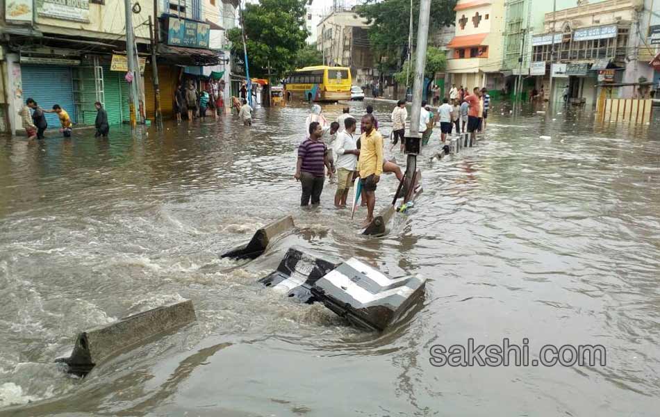 heavyrain in hyderabad - Sakshi9