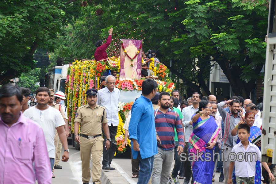 c narayana reddy funerals at mahaprasthanam1