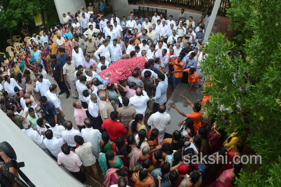 c narayana reddy funerals at mahaprasthanam9