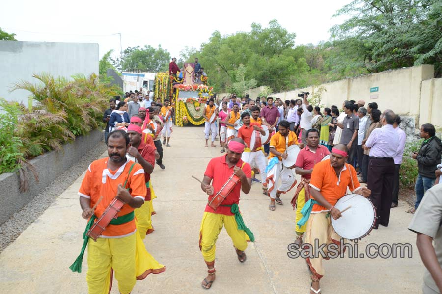 c narayana reddy funerals at mahaprasthanam10