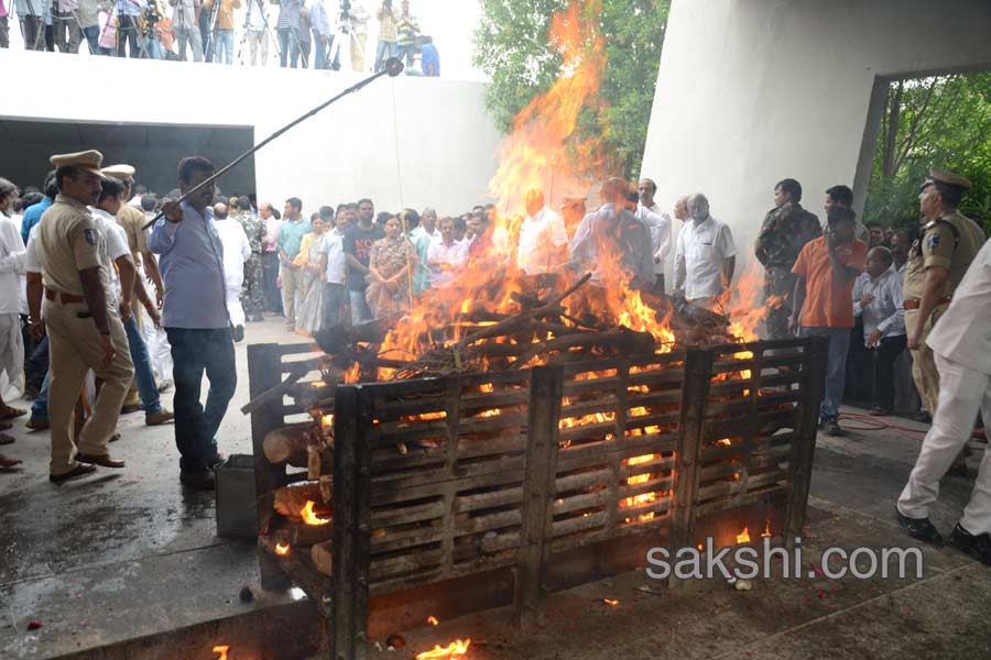 c narayana reddy funerals at mahaprasthanam16