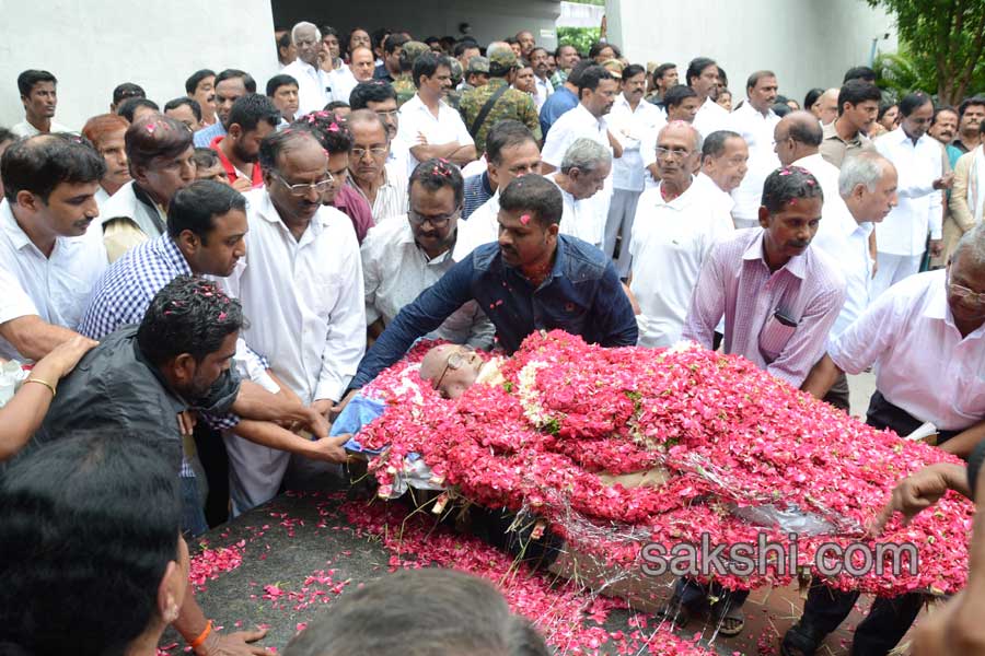 c narayana reddy funerals at mahaprasthanam17