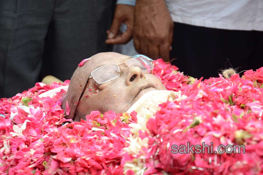 c narayana reddy funerals at mahaprasthanam18