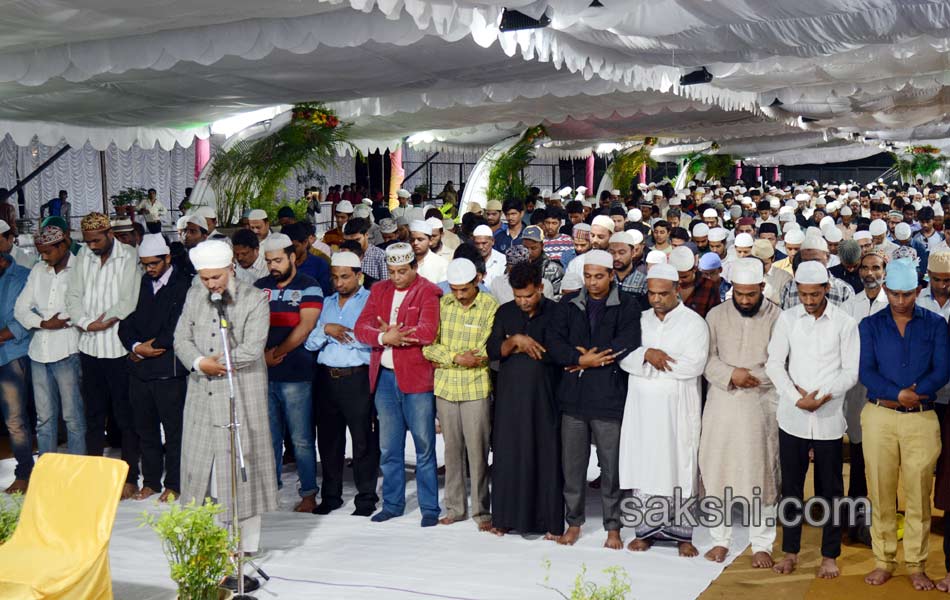 TRS Gvt Organises Iftar Party At LB Stadium - Sakshi7