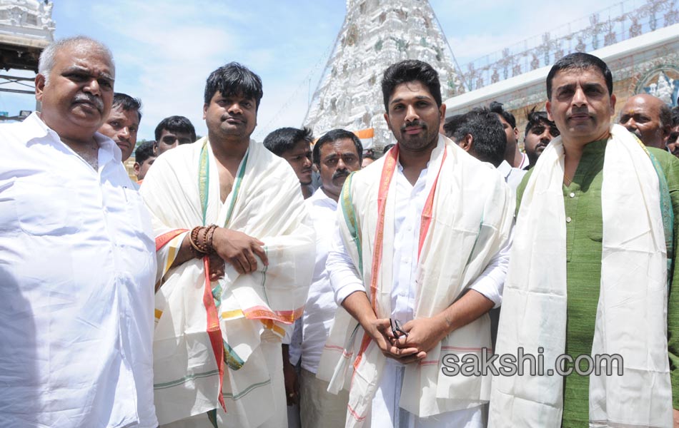 duvvada jagannadham team at tirumala6