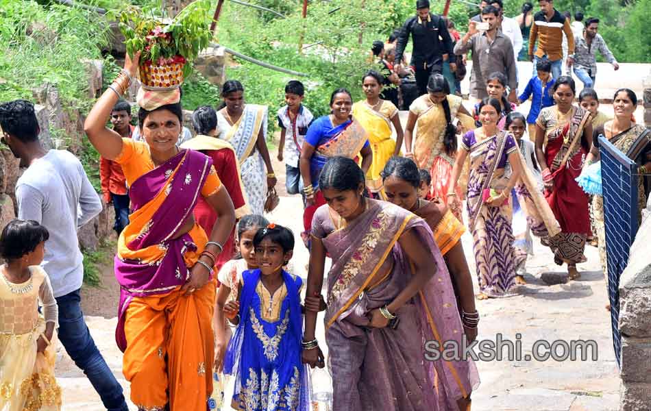 golkonda bonalu - Sakshi13