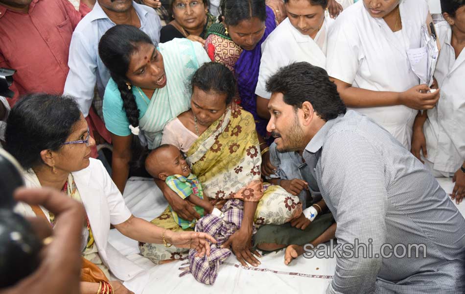 ys jagan mohan reddy visits garagaparru - Sakshi13