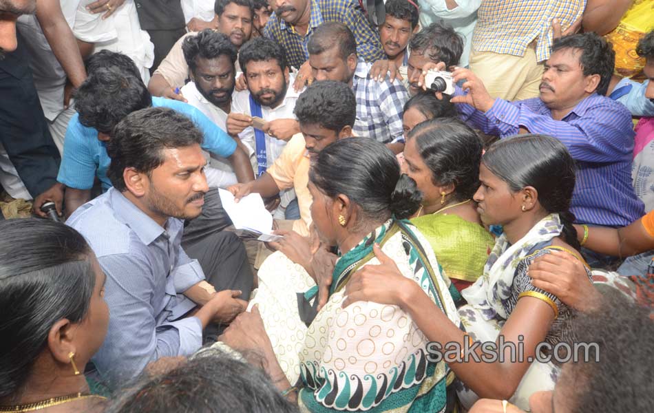 ys jagan mohan reddy visits garagaparru - Sakshi26