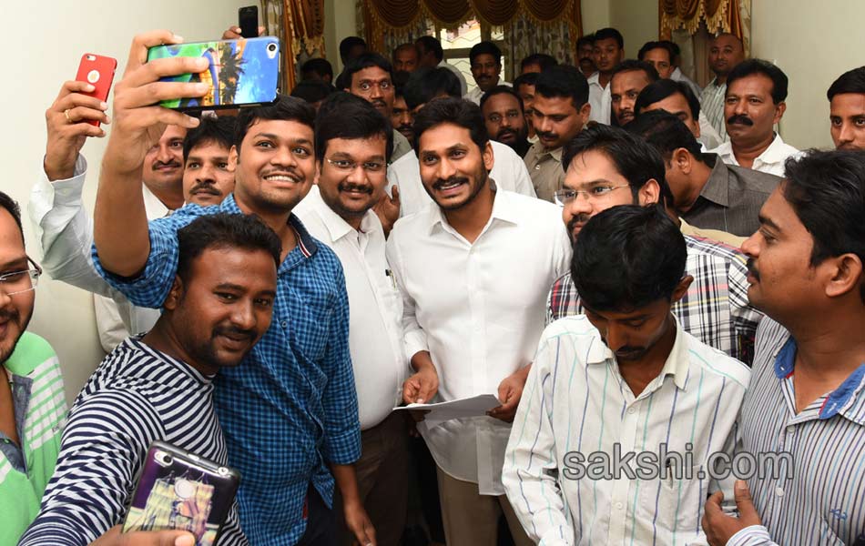 ys jagan mohan reddy vote in PresidentialElection - Sakshi12