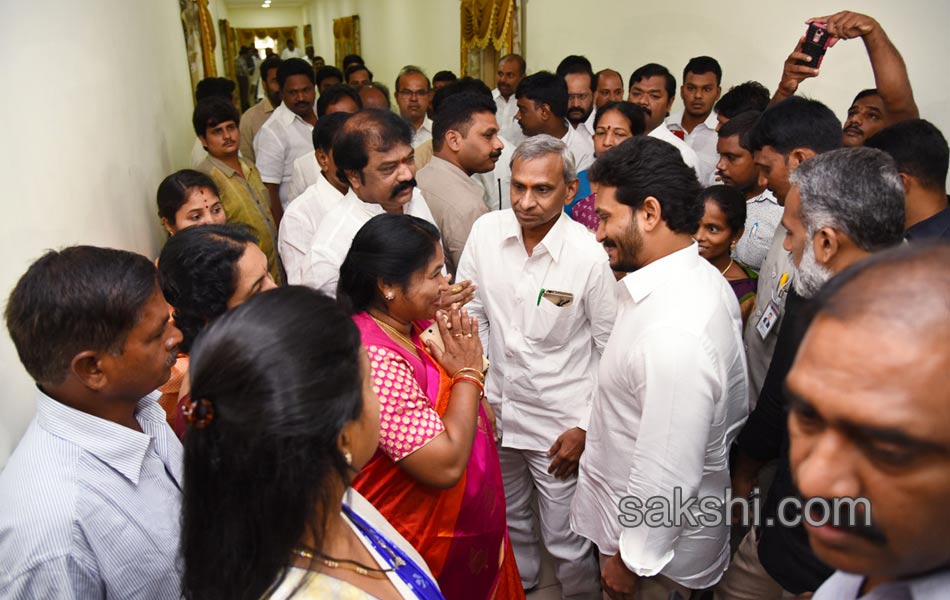 ys jagan mohan reddy vote in PresidentialElection - Sakshi13