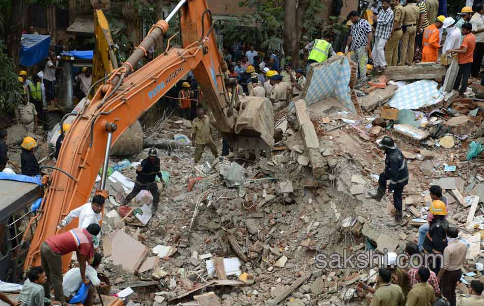 Building collapse in mumbai ghatkopa area8