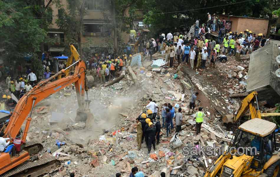 Building collapse in mumbai ghatkopa area14