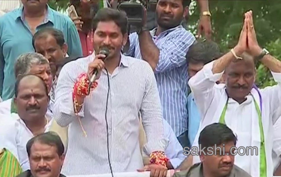 Third day YS jagan mohan reddy road show - Sakshi6