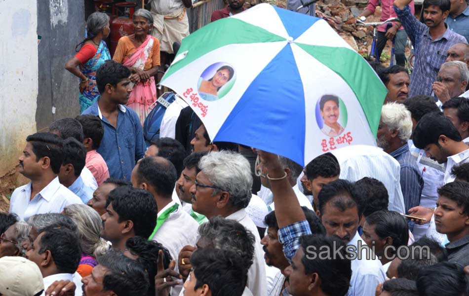 Third day YS jagan mohan reddy road show - Sakshi10