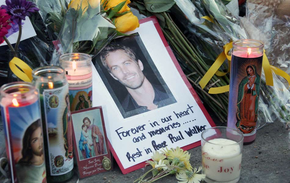 Fans pays tribute to Paul Walker7