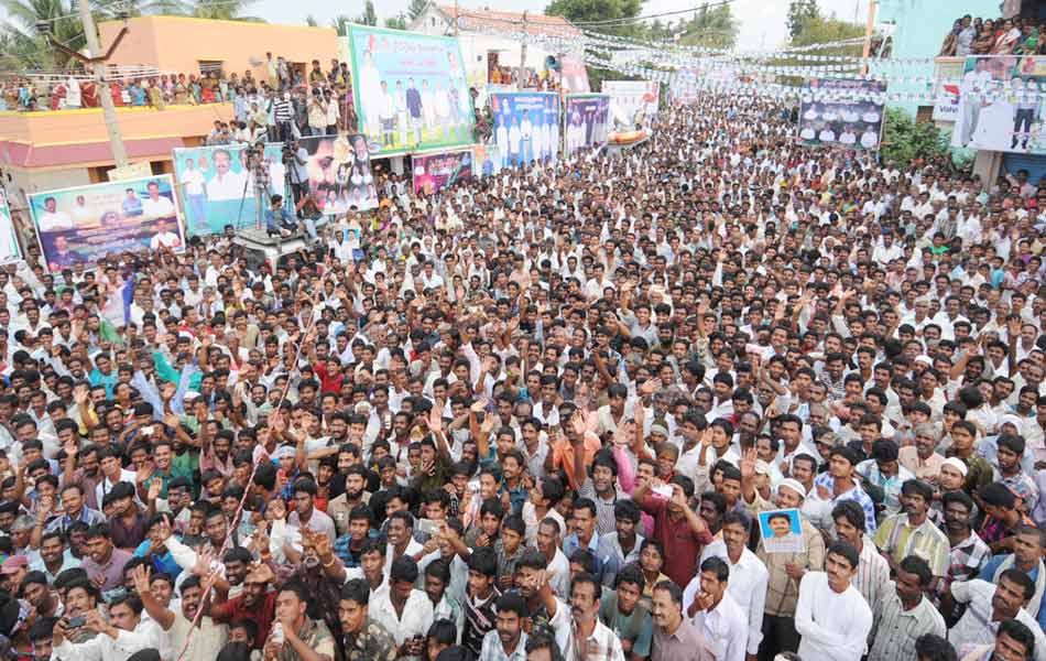 YS Jagan Samaikya Shankaravam Yatra In Palamaner - Sakshi4