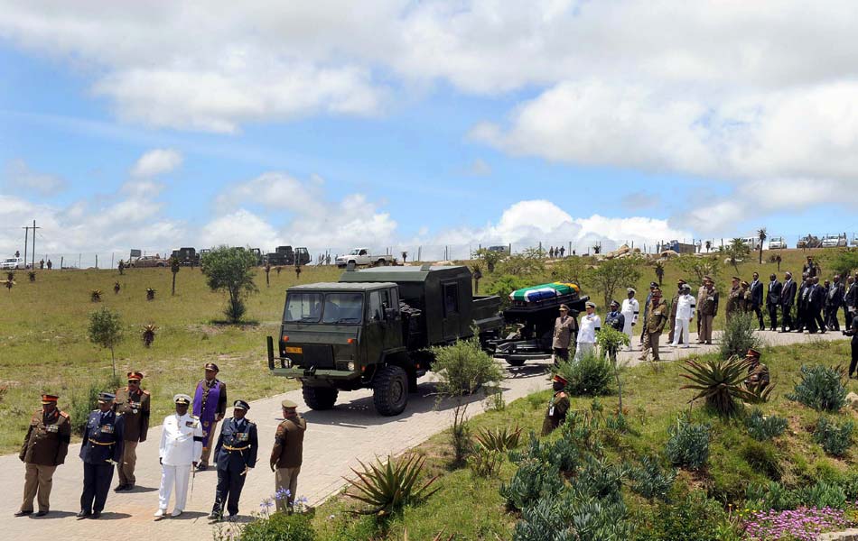 Nelson Mandela buried in the rolling hills of South Africa5