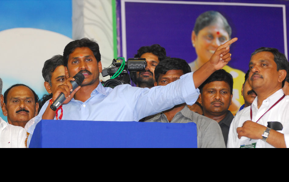 YSRCP PRAJA PRASTHANAM at Idupulapaya - Sakshi1