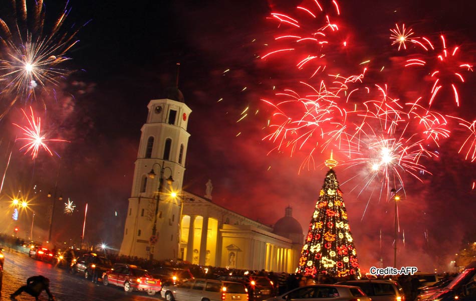 Fireworks explode over Ebrie Lagoon during New Year celebrations - Sakshi30