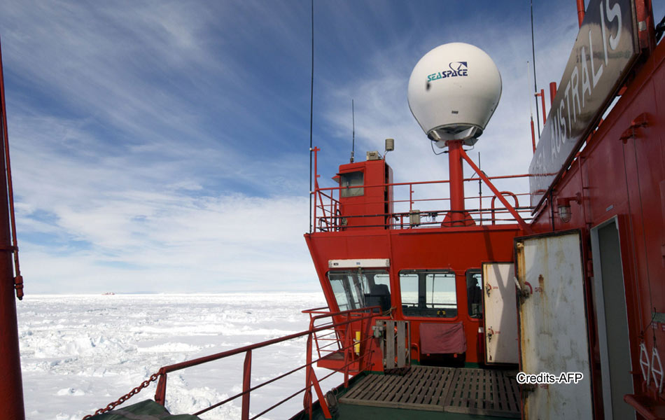 Passengers on Russian MV Akademik Shokalskiy ship7