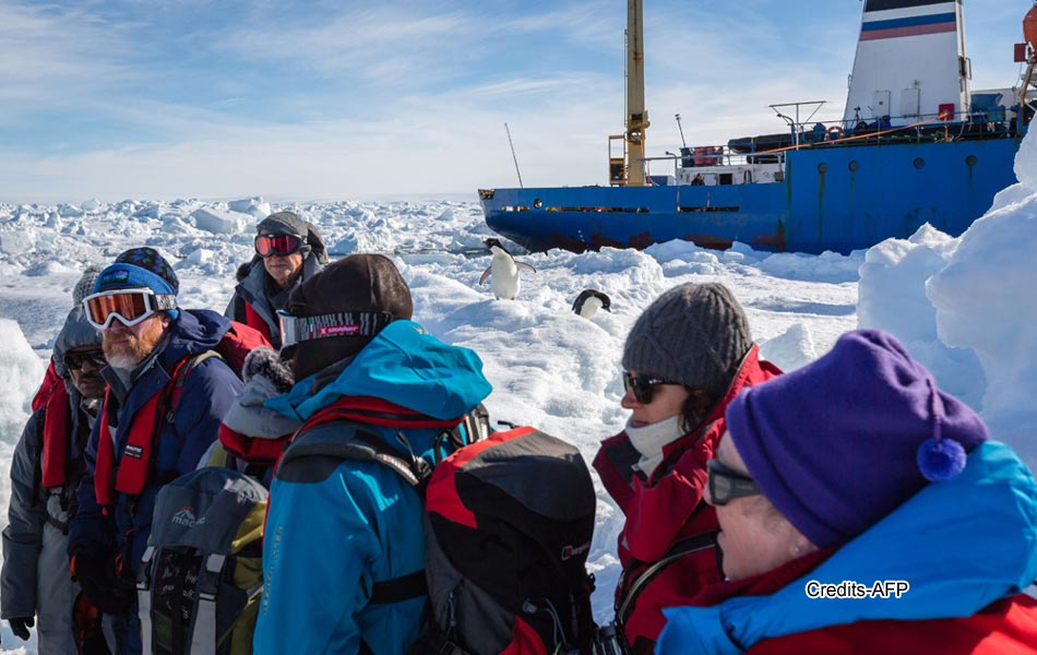 Passengers on Russian MV Akademik Shokalskiy ship10