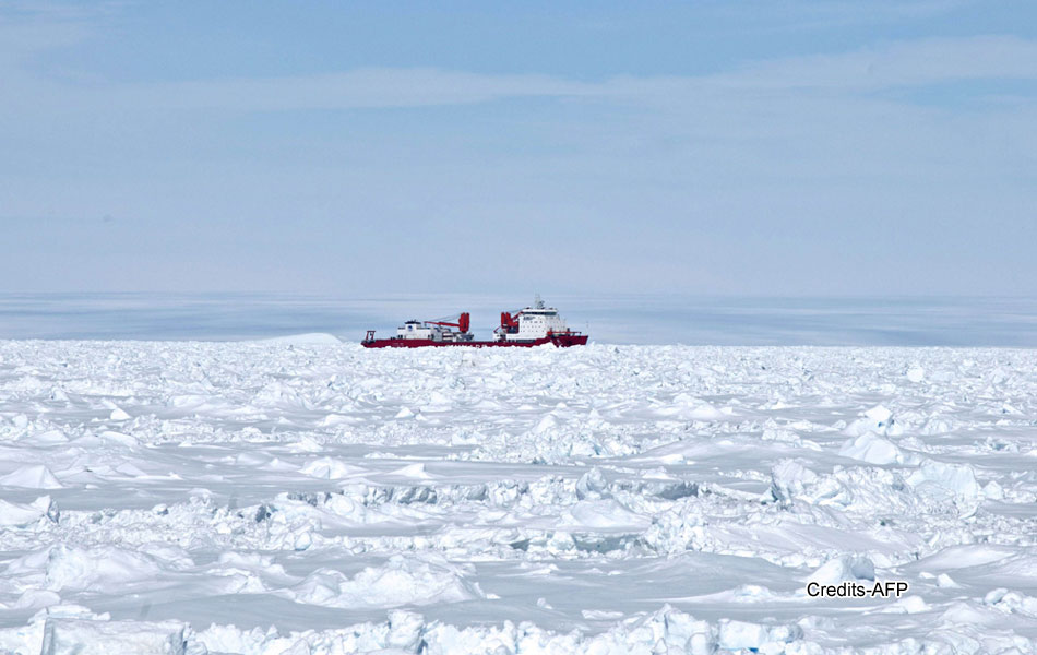 Passengers on Russian MV Akademik Shokalskiy ship15