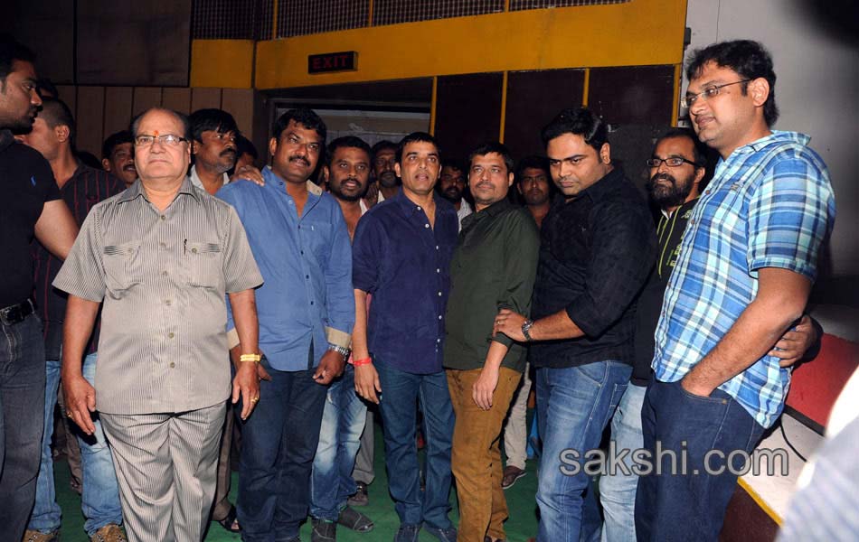 Yevadu Theatrical Trailer Launch at Sandhya Theather - Sakshi2