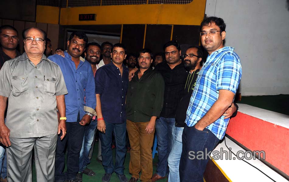 Yevadu Theatrical Trailer Launch at Sandhya Theather - Sakshi8