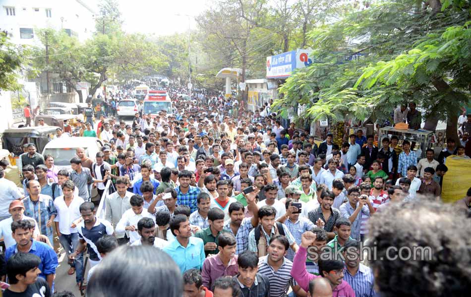 Celebrities and fans pay tributes to Uday Kiran32