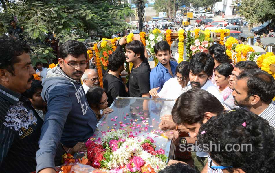 Celebrities and fans pay tributes to Uday Kiran35