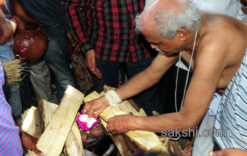 Celebrities and fans pay tributes to Uday Kiran43