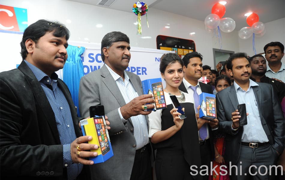 Samantha releases Nokia Lumia 1320 in Big C at Ameerpet2