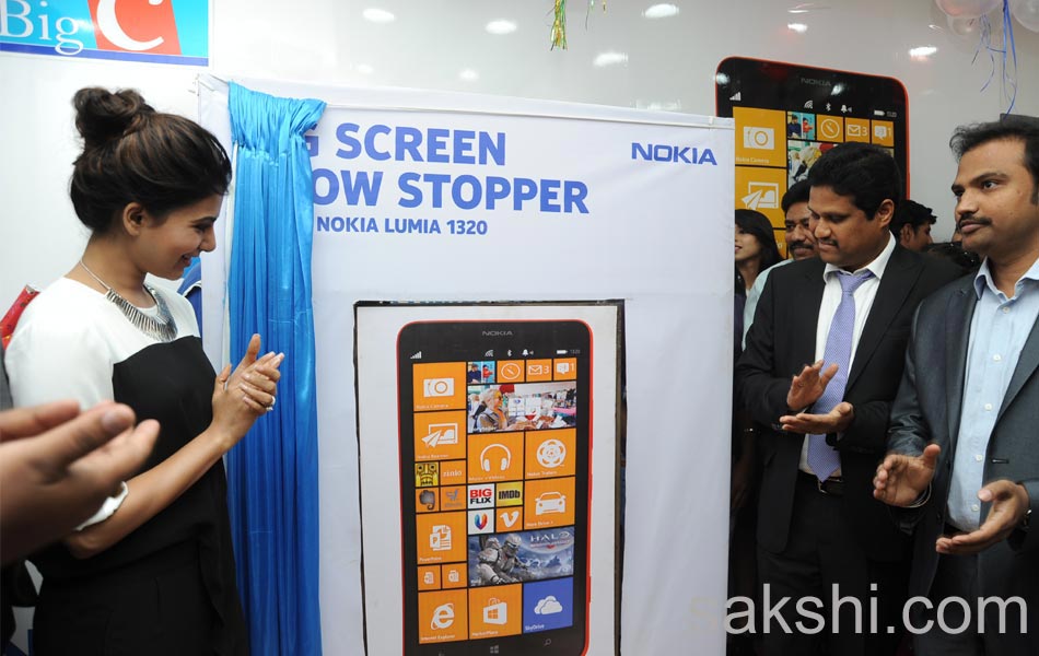 Samantha releases Nokia Lumia 1320 in Big C at Ameerpet5