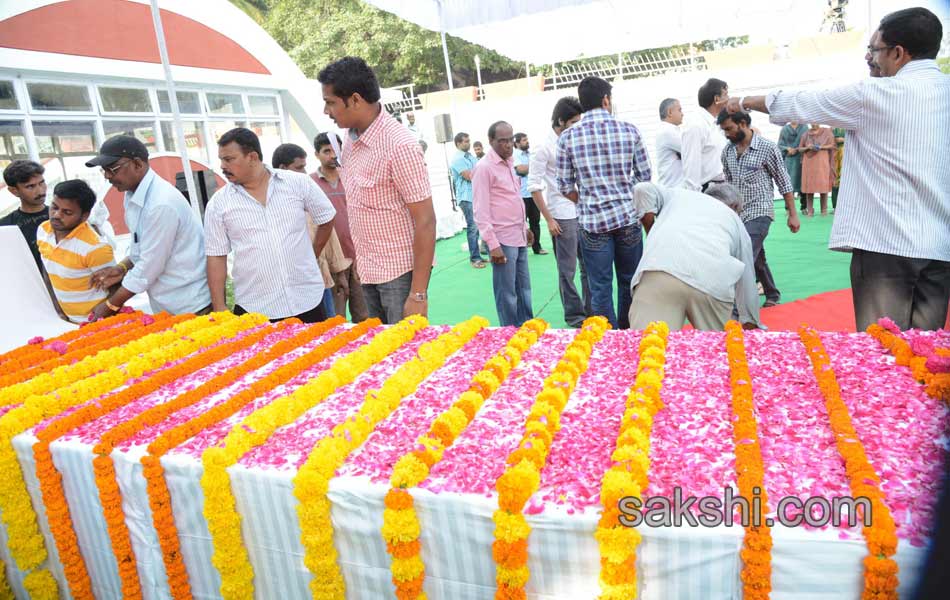 cinima and political celebrities condolence to akkineni family3