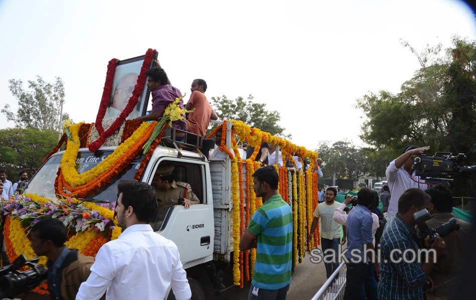 cinima and political celebrities condolence to akkineni family7