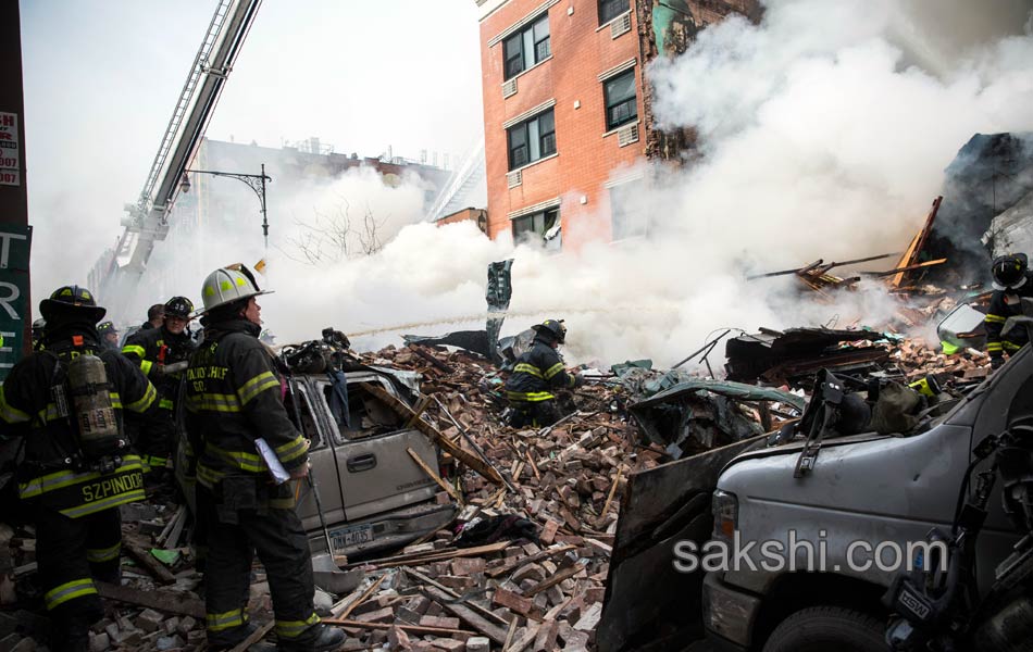 Heavy Explosion and Building Collapse in New York - Sakshi3