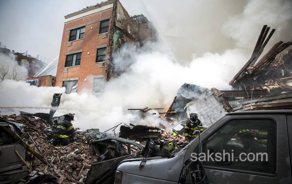 Heavy Explosion and Building Collapse in New York - Sakshi9