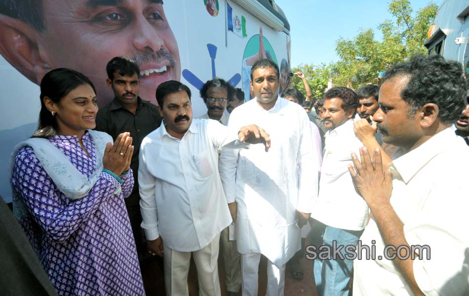 Sharmila s YSR Janabheri at Sullurpet - Sakshi2