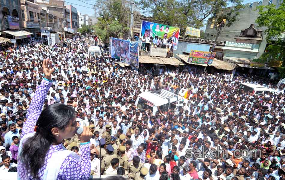 Sharmila s YSR Janabheri at Sullurpet - Sakshi18