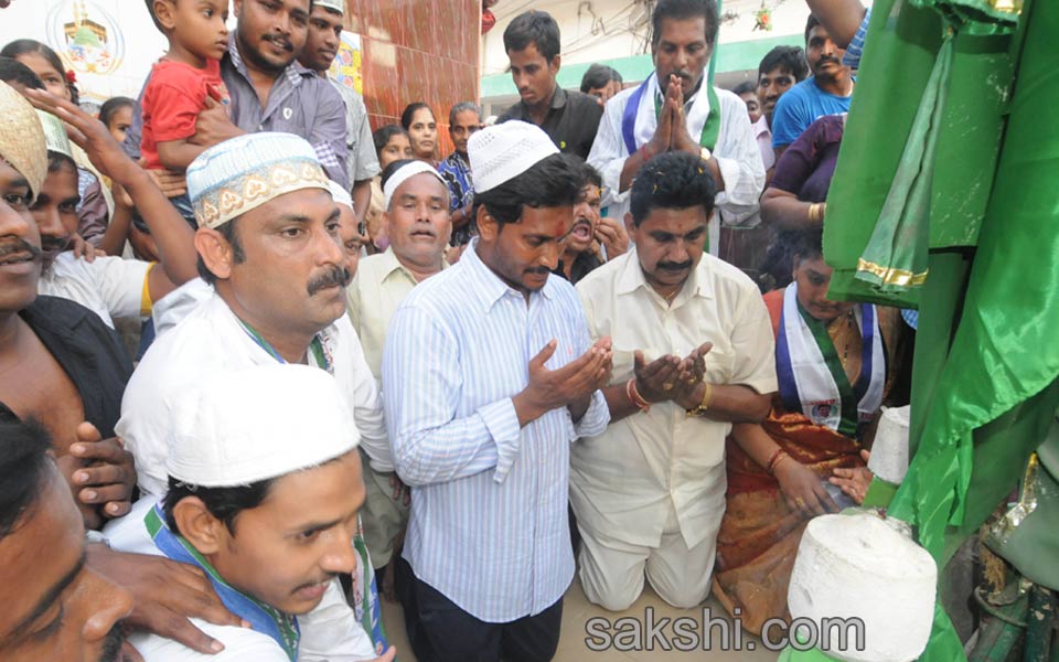 ys jagan mohan reddy  janapatham in east godavari - Sakshi2