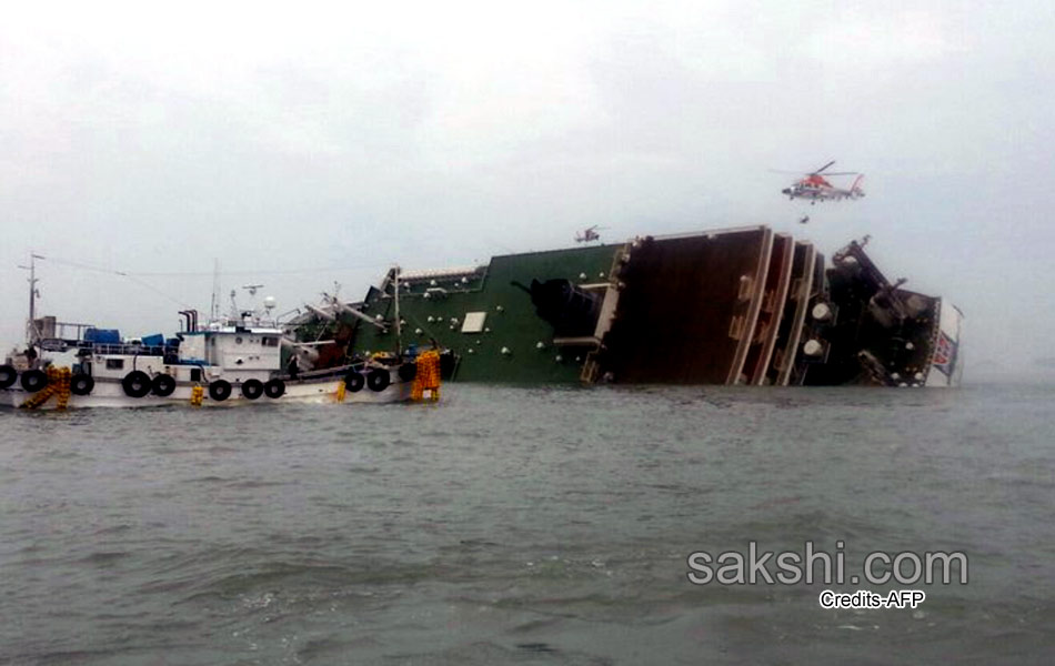 Ferry sinking off South Korean coast over 470 people on board2