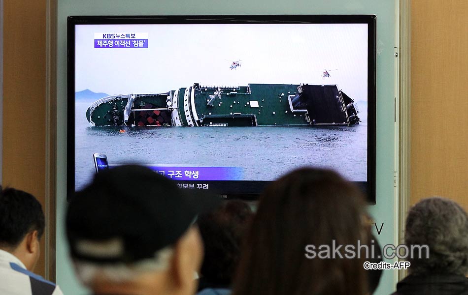 Ferry sinking off South Korean coast over 470 people on board14