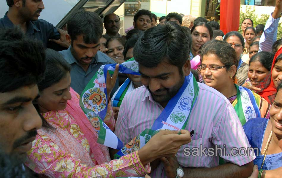 Sharmila s Janapatham at Khammam Distric - Sakshi3