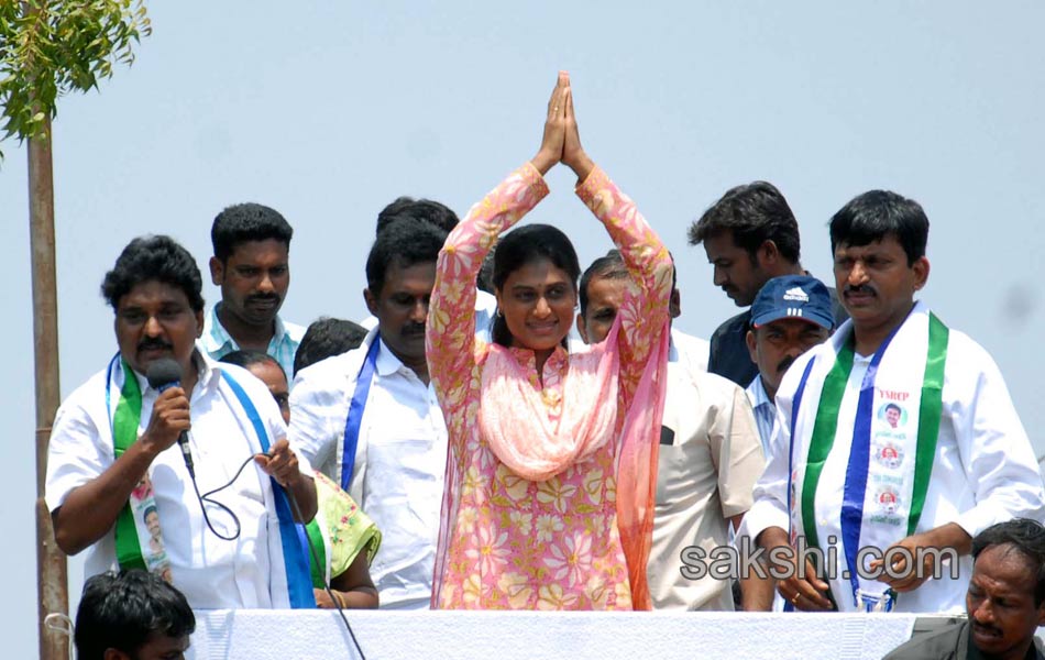 Sharmila s Janapatham at Khammam Distric - Sakshi9