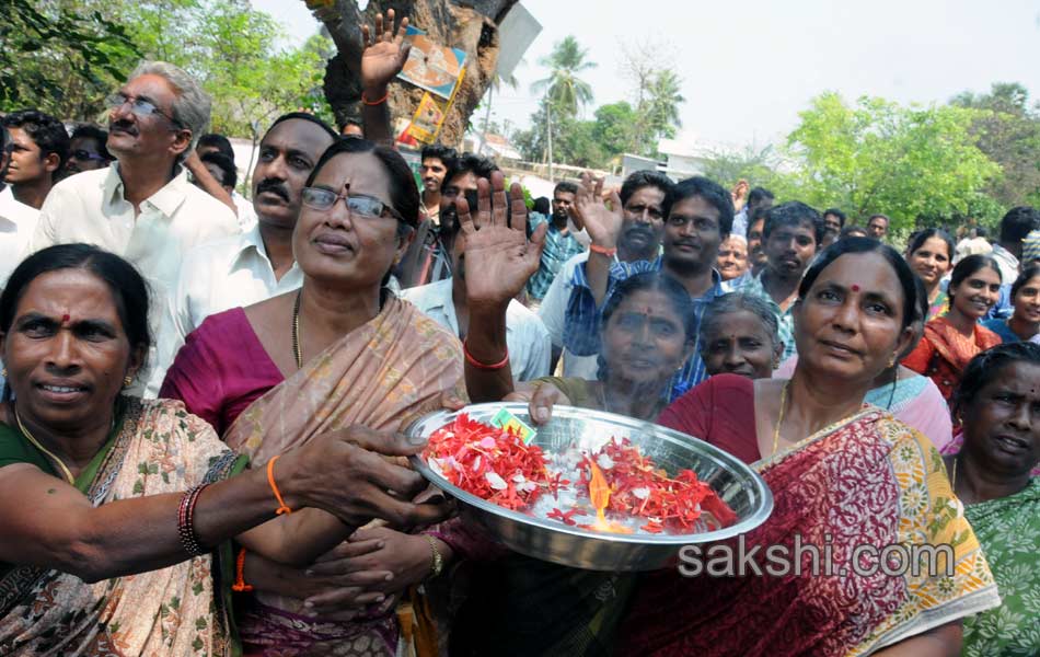 Vijayamma s Janapatham at East Godavari District - Sakshi13