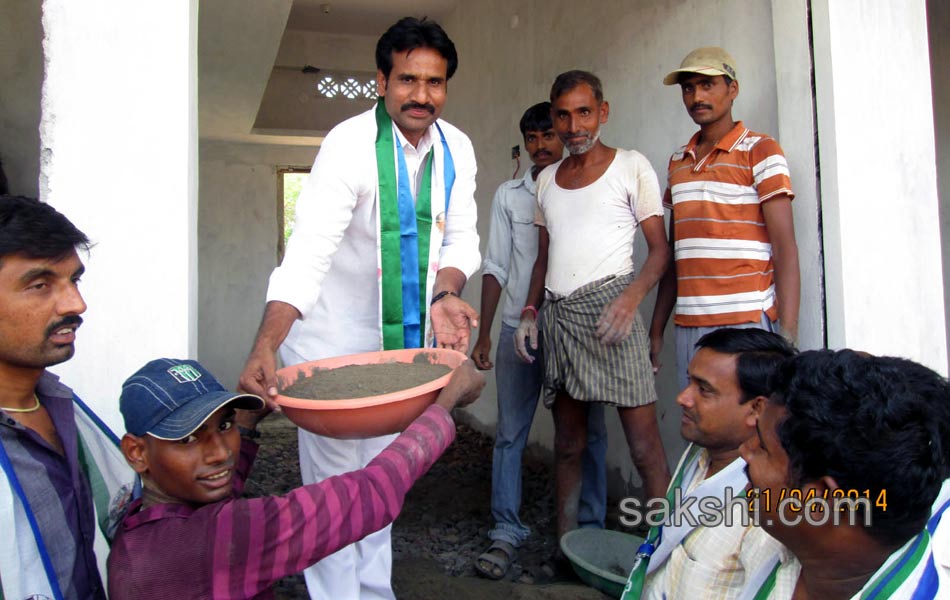 Candets of Telangana participating with people works during election - Sakshi30