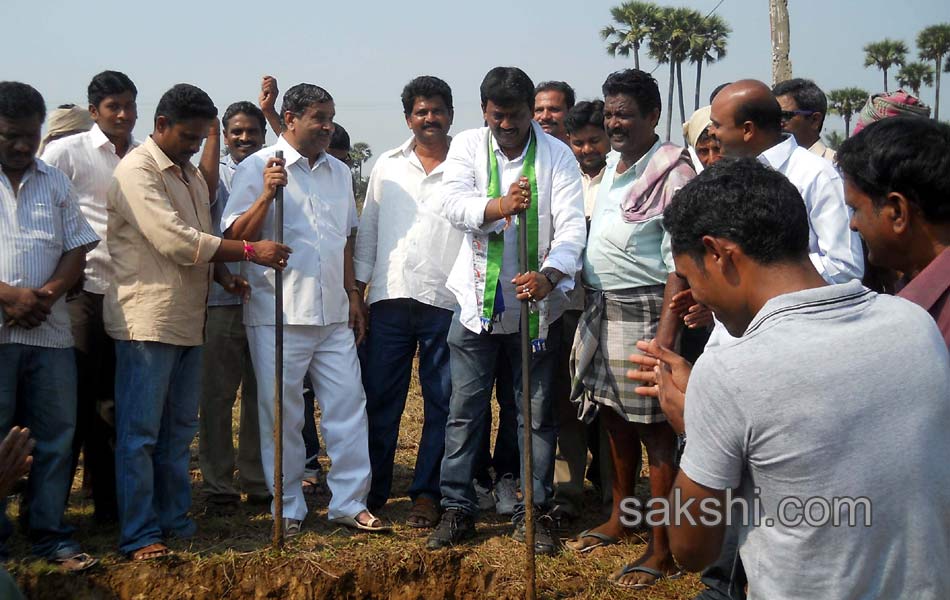 candidates of seemandhra participating with people works during election Campaign - Sakshi3