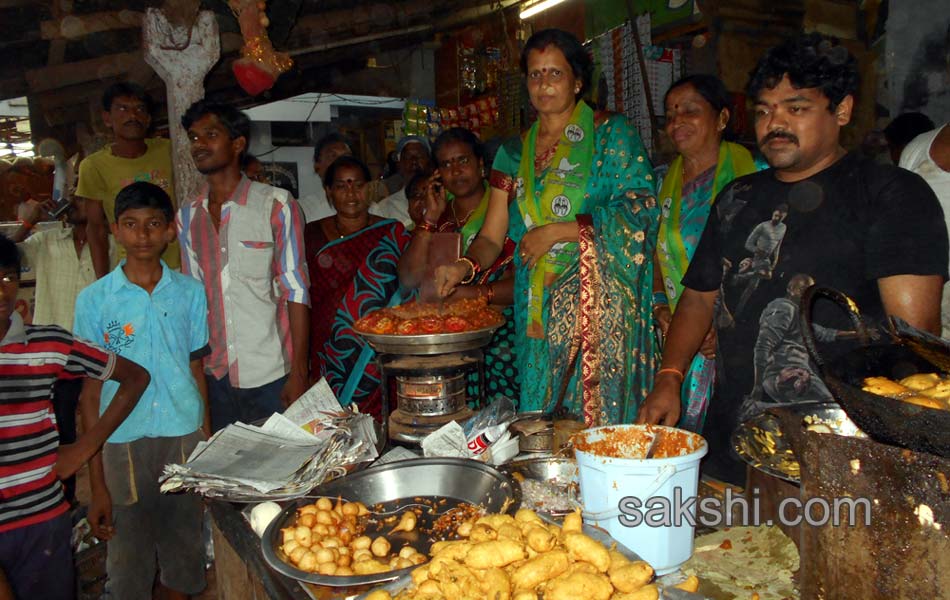 candidates of seemandhra participating with people works during election Campaign - Sakshi7