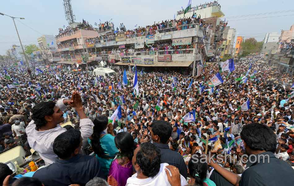 Jagan s Janapatham at Guntur District - Sakshi19