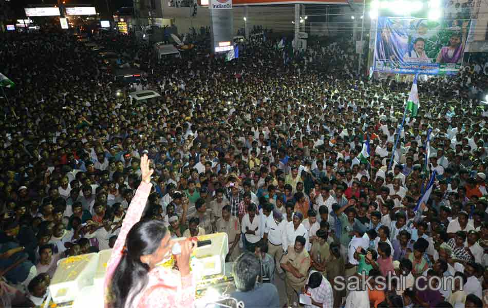 Sharmila s Janapatham at Kurnool District - Sakshi19